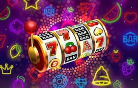 Detailed result table showing Liga 1 bets, live dealer hands, and slot spins with timestamps